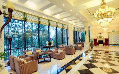 Eden Lake Café – Direct view onto the Tuyen Lam Lake