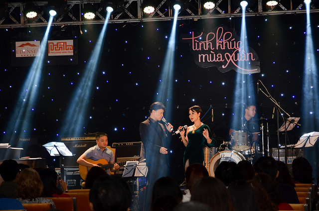 Tuấn Ngọc - Uyên Linh song ca