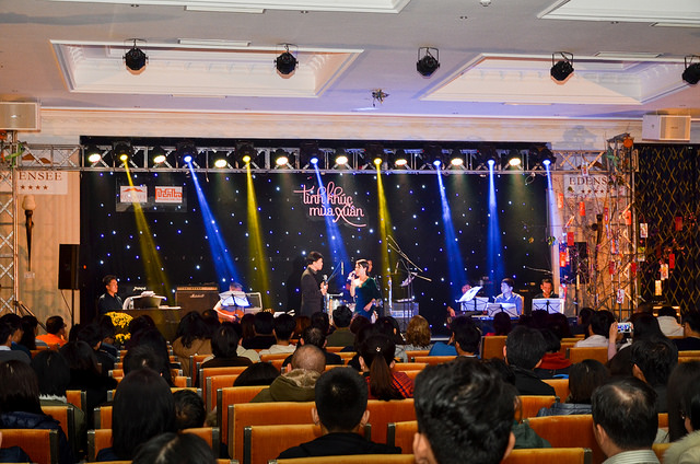 Tuấn Ngọc - Uyên Linh song ca